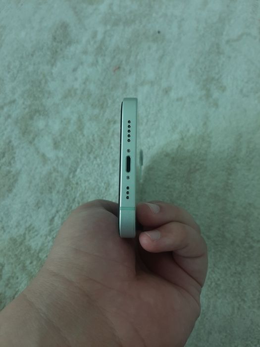 Iphone 12  sotiladi