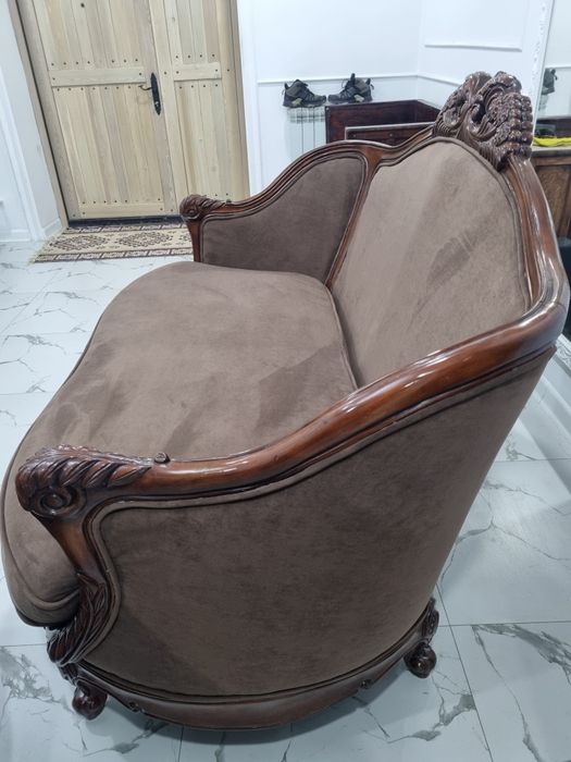 Два дивана и кресло (Италия).