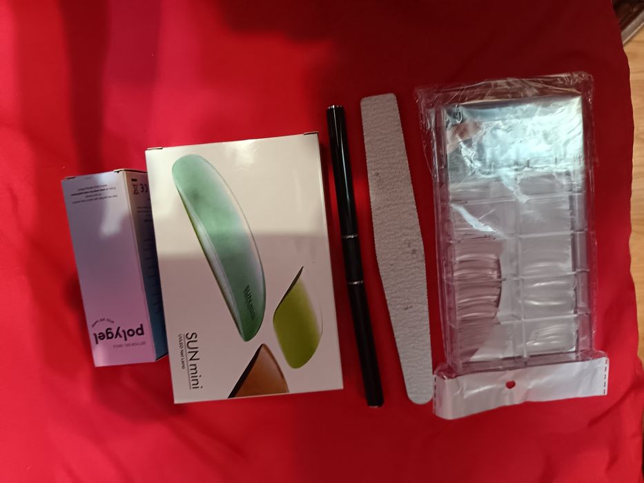 Продавам Чисто нов комплект маникьор.