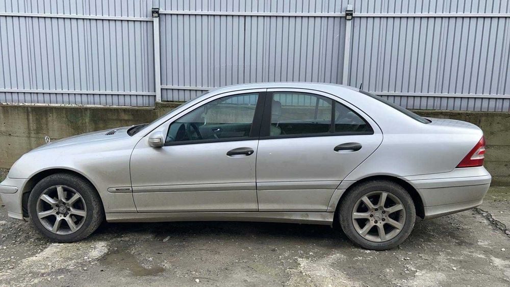 Vând autoturism marca Mercedes C180