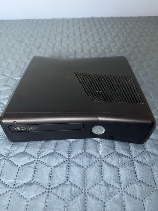 Xbox 360 slim(перфектен)