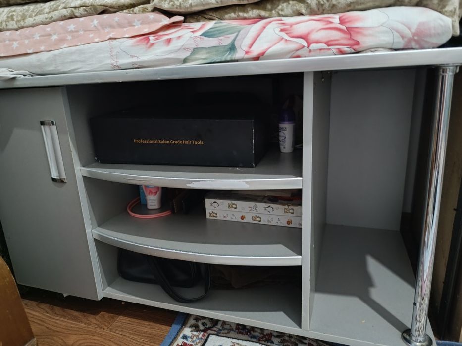 Прихошка и айнасмен и подставка