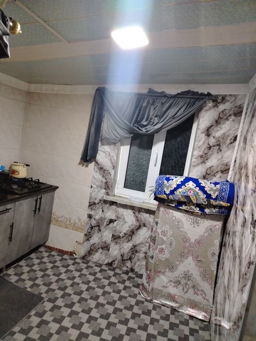 Срочно продаётся  дом на земле в внутри общего двора