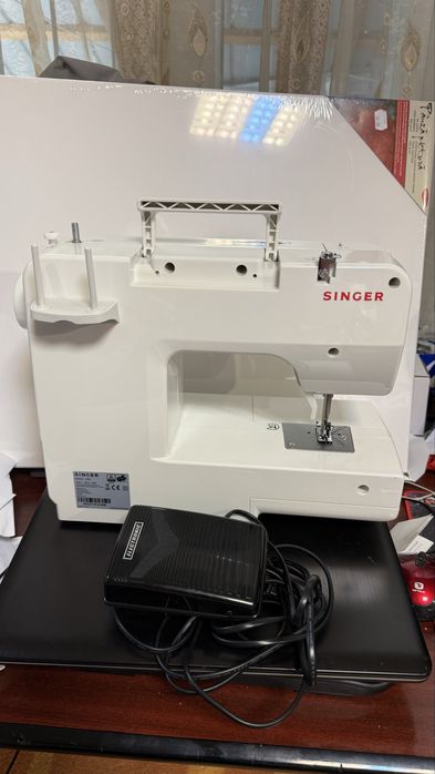 Vand masina de cusut SINGER model 1408-70W