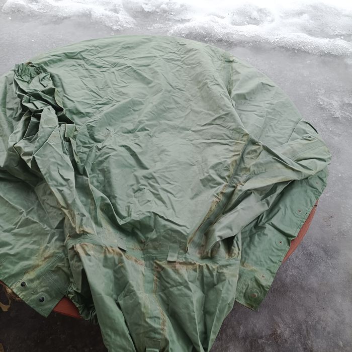 Озк плащ жанбырдан қорғайды