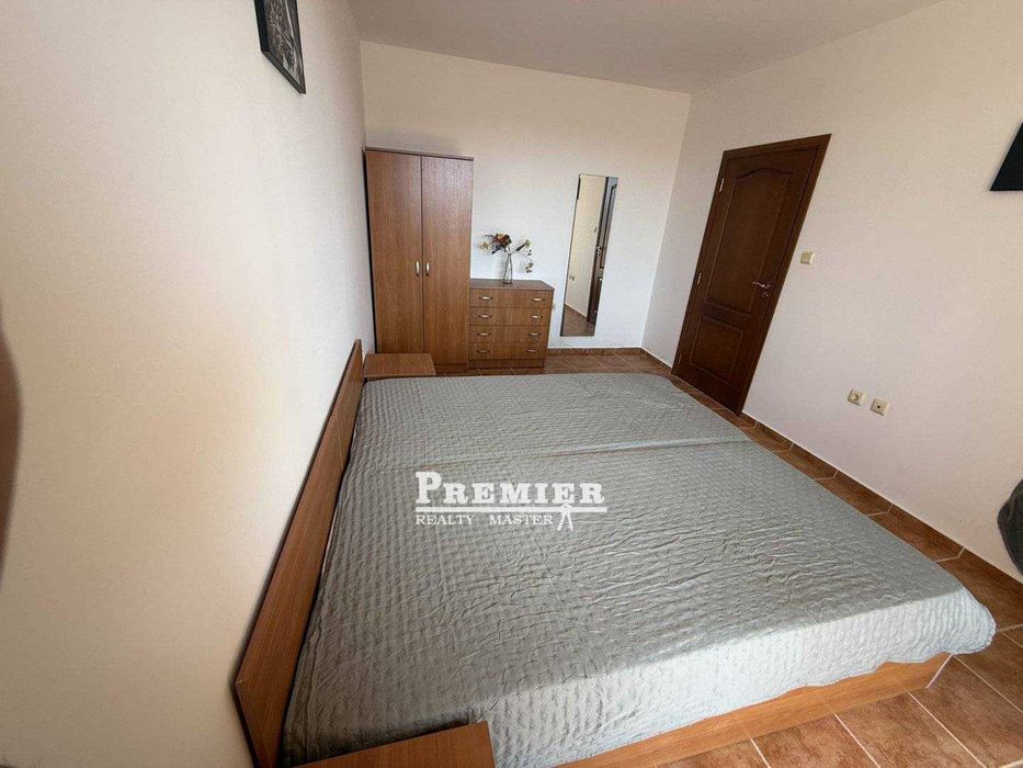 Двустаен апартамент с просторна тераса в северната част в Слънчев бряг