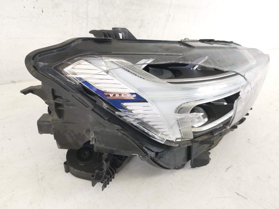 Десен фар Led Волво ХЦ60 / Volvo XC60 2 [ - ] Оригинален Повреден