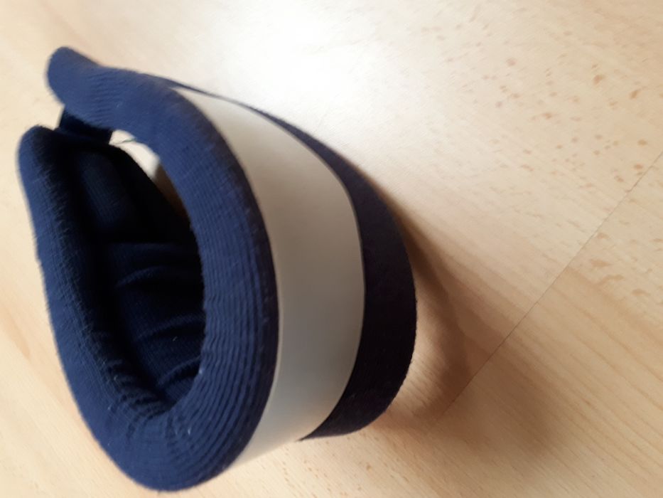 Полутвърда шийна яка