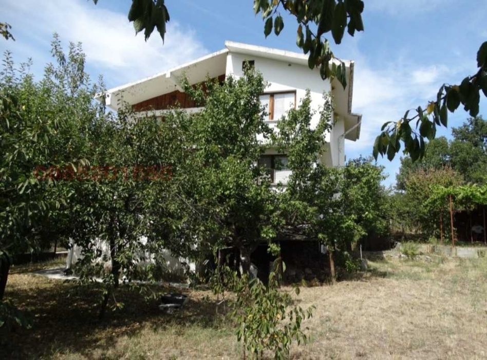 Продавам вила с.Мухово