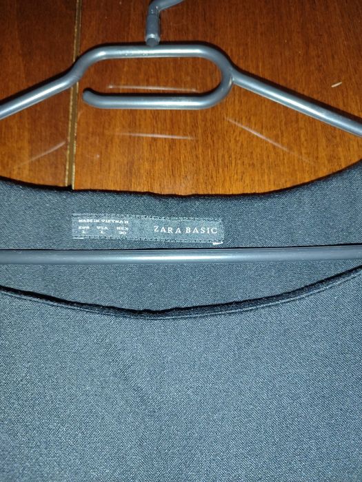 Черни официални обувки и стилна рокля на ZARA