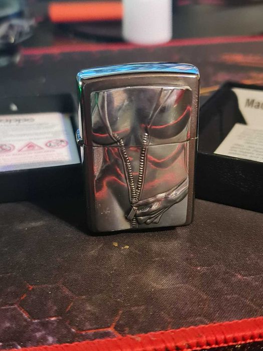 Bricheta Zippo 200 "Zipper Girl"