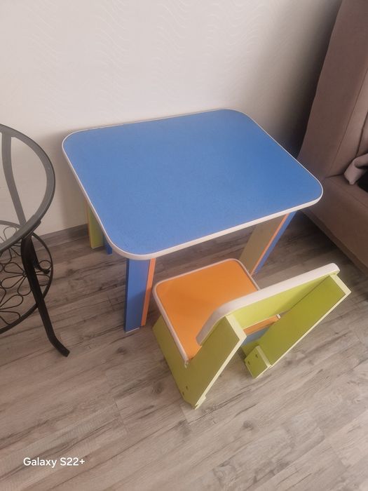Продам стол детский