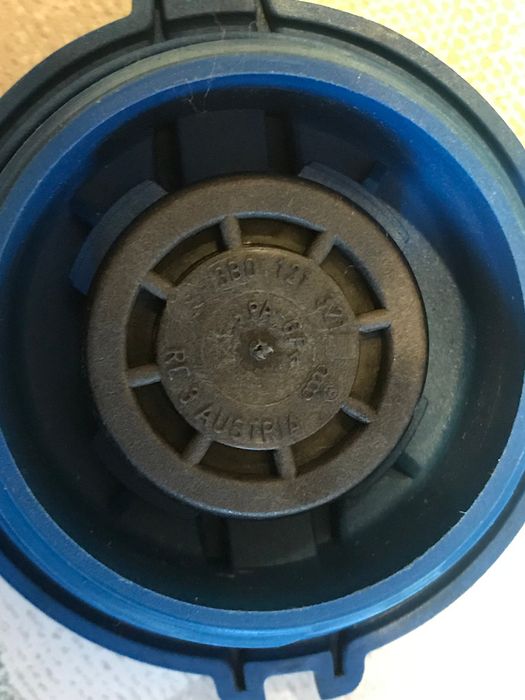 Капачка на разширителен съд