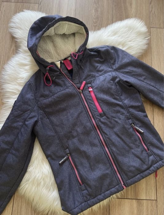 Jachetă cu glugă de iarnă SD-Windtrekker pentru femei de la Superdry.