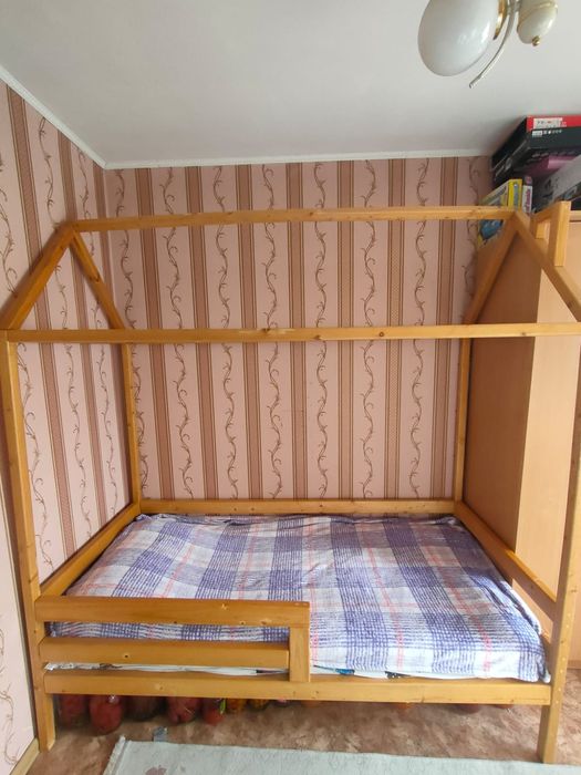 Продам кровать Домик