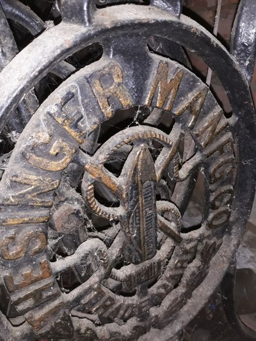 Vând mașini de cusut: 2 Singer ,  Ileana și Minerva