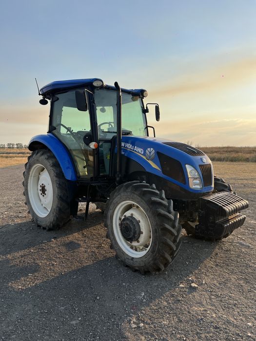 Трактор New holland td5.85