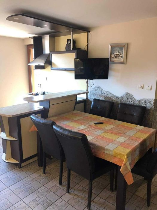 Два етажа от триетажна къща в кв. Вароша - 1500€/м2