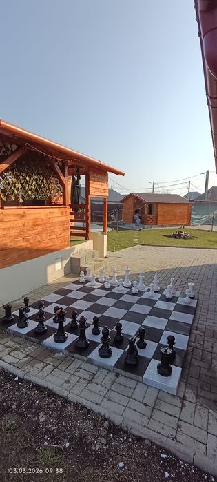 Închiriez complex cabane