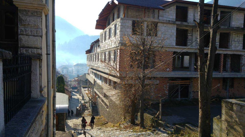 Продава се Хотел в Тетевен - 4853 кв.м за 73 €/кв.м - Снимка #2