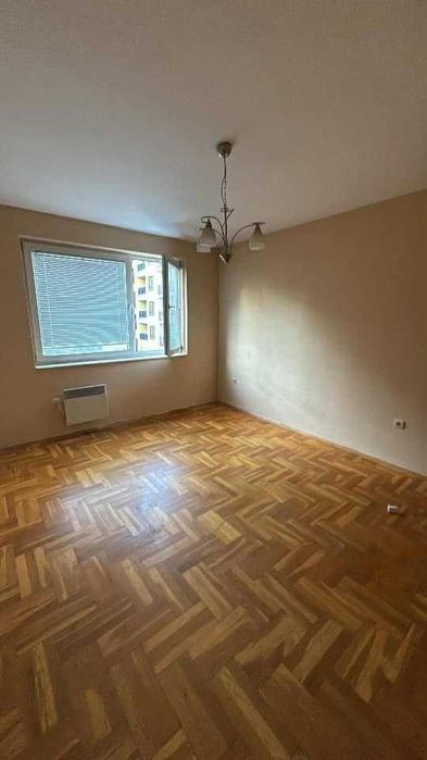 Тристаен имот в Център-ЦУМ