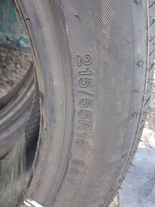 Продается шина в кол ве 2шт.,