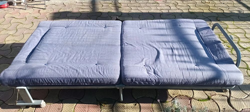 Pat metalic rabatabil pentru turisti