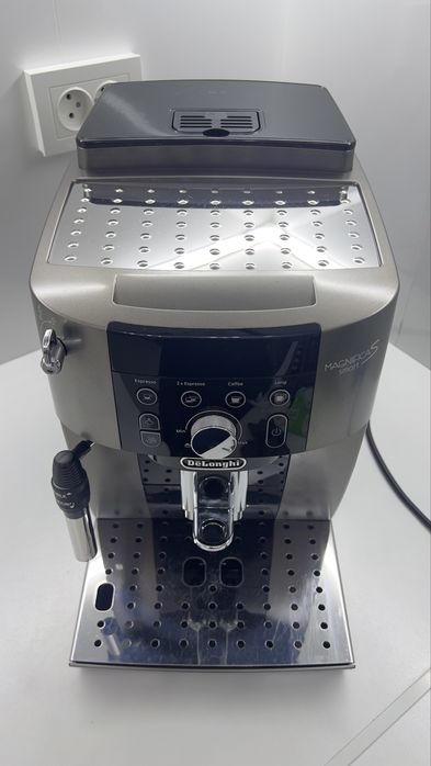 Кофемашина Delonghi Magnifica S smart