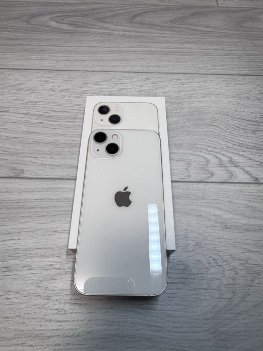 iPhone 13 128GB Impecabil | Nedeschis | 4 huse + 2 folii sticlă