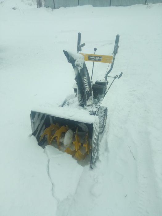 Продам снегоуборщик.