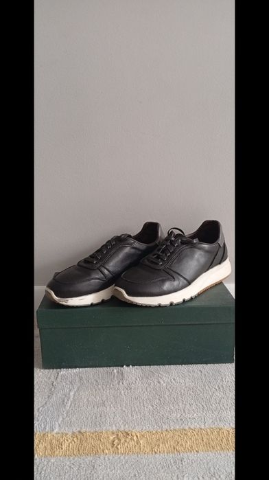 Продам мужские кроссовки.