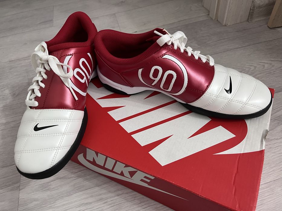Кроссовки nike t90