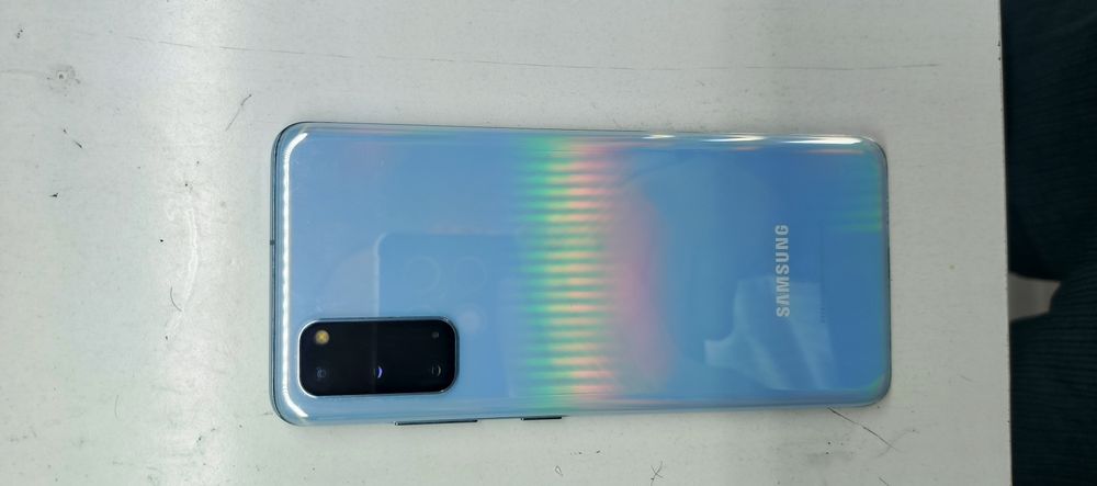 Samsung s20  5g  xolati ideal 12/128gb aybi ekranda soyasi bor