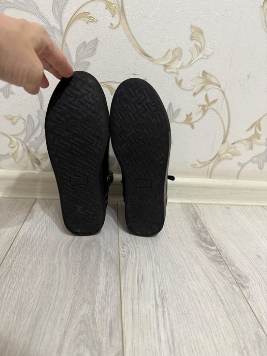 Подростковые ботинки