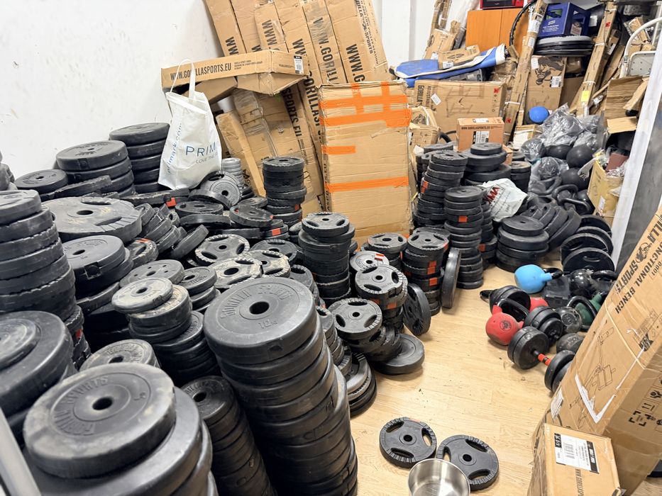 Discuri gantere si haltere noi greutati 1,25 kg-2,5 kg-5 kg-10 kg-15 kg diametru gaura 26 mm-30 mm-50 mm. Pret 5 lei kg. Minim 50 kg. Noi