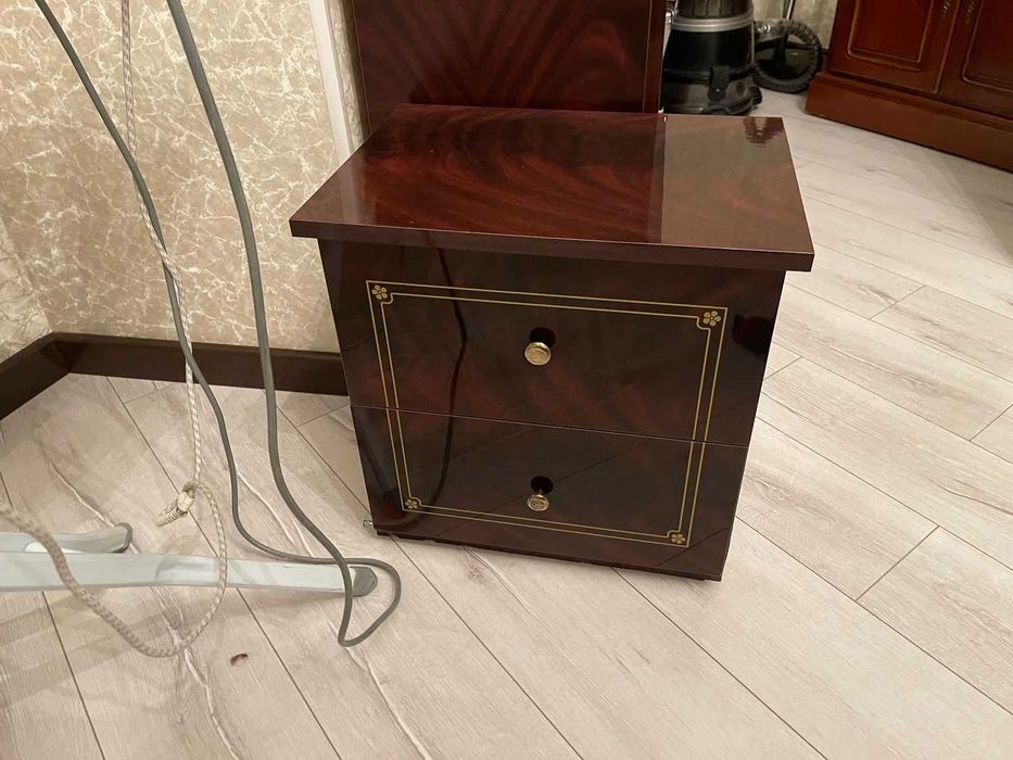 Продам гарнитур Итальянский