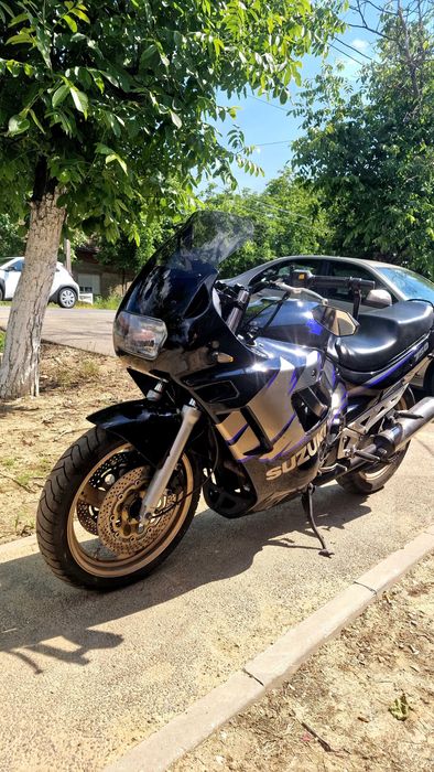 Suzuki GSX 750 F