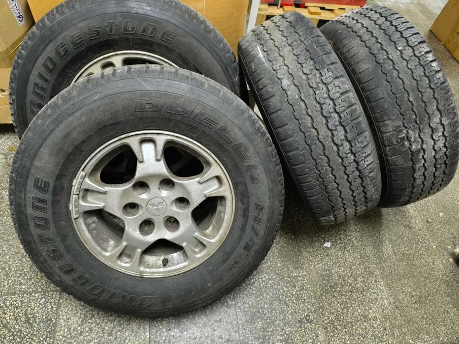 Mitsubishi Pajero  265/60/17 Bridgstone