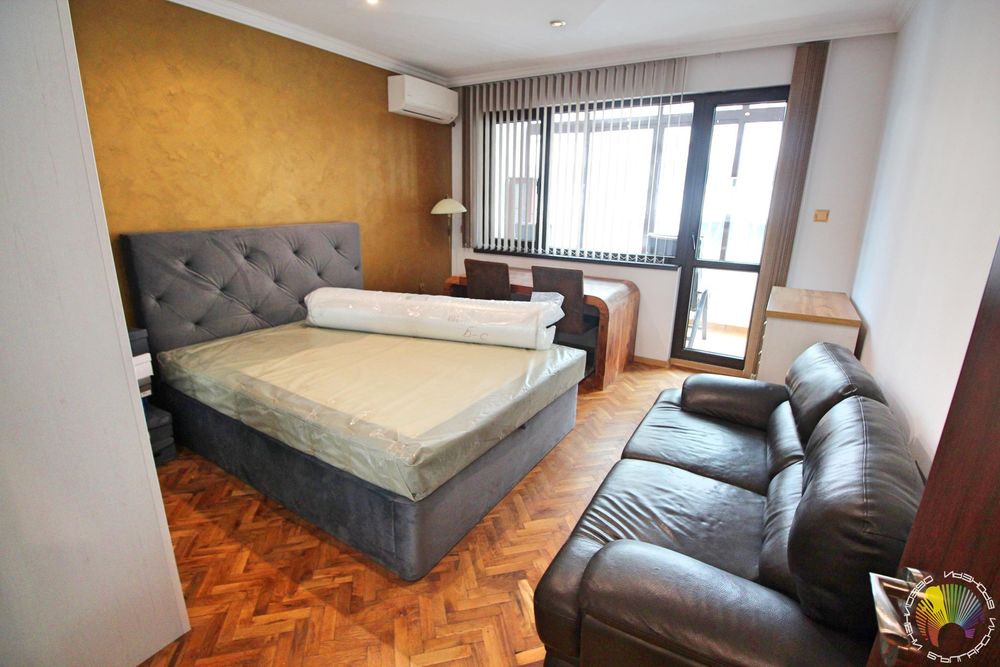 Дава се под наем Тристаен апартамент в Бургас, Център - 100 кв.м за 969 € - Снимка #8