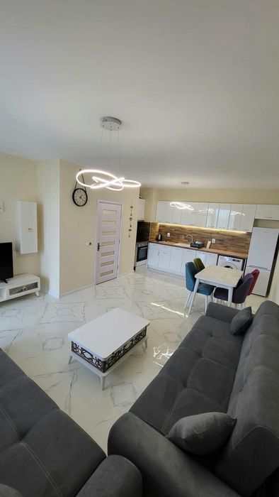 Продава се Двустаен апартамент в Търговище, Вароша - 68 кв.м за 1050 €/кв.м - Снимка #2