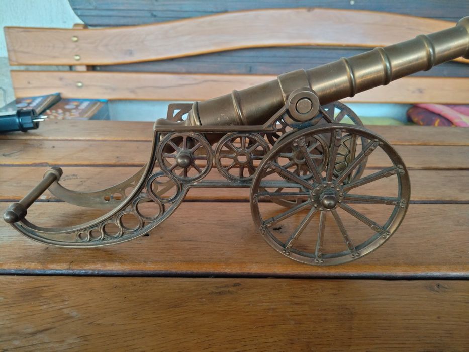 Продавам чифт огромни тежки старинни бронзови топове