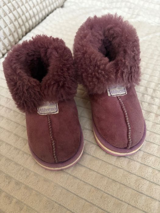 Пантофи за момиче 25 номер