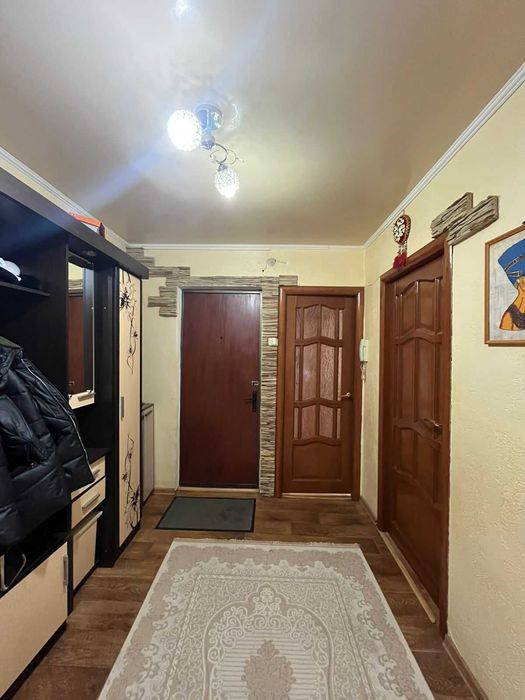 Продам 3-ком квартиру на Строителе