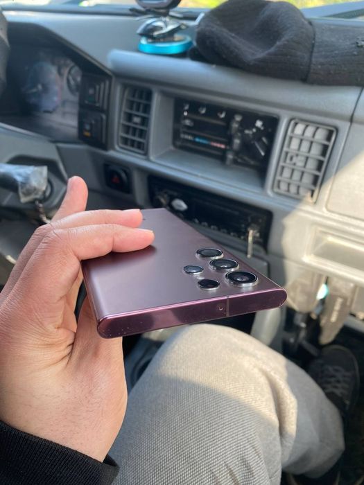 Samsung S22 Ultra Qizil bardoviy