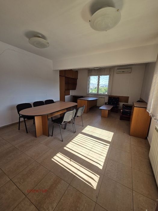 Продава се Офис-етаж 215 м2 109900 евро