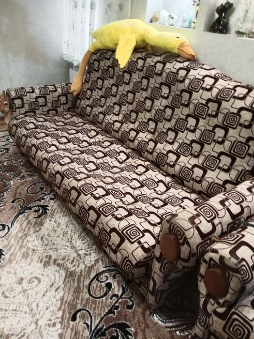 Продам диван и два кресла.