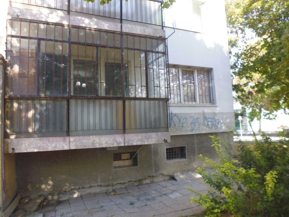 Тристаен непреходен апартамент за продажба в ж.к. Люлин 3, гр. София