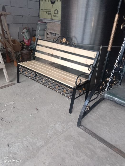 Железные скамеики