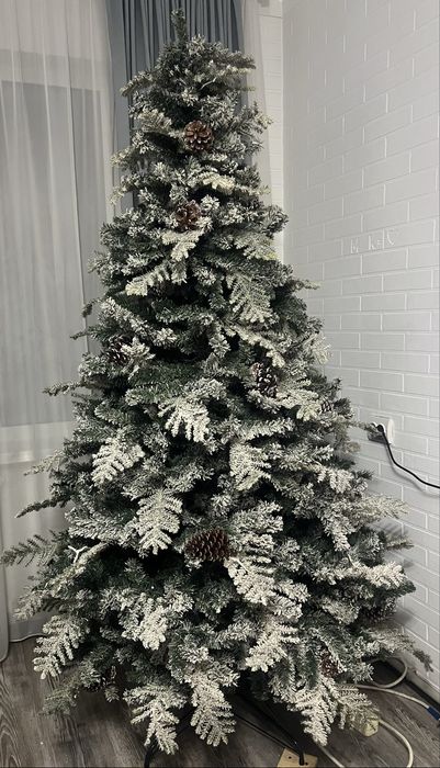 Продам елку 210см