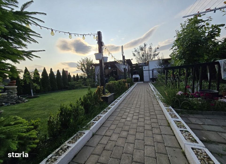 Duplex 4 camere intre Iasi si Miroslava,403mp teren,mobilat Cod:158876